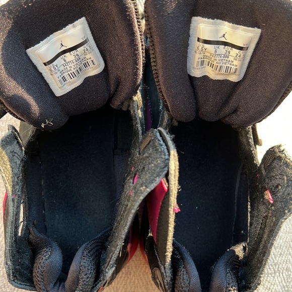 Pink and black Jordan’s - Picture 4 of 7